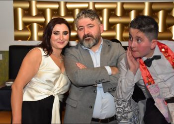 Cavit Kılıç ve Alev Kılıç çiftini mutlu günlerinde yakın dostları yalnız bırakmadılar