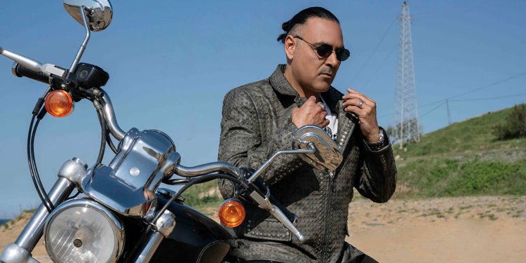 Ozan Orhon “Saman Alevi” adlı şarkısına 30 yıl sonra klip çekti