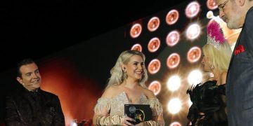 Gizem Deniz Kirişçi sahnede güzelliğiyle mest etti !