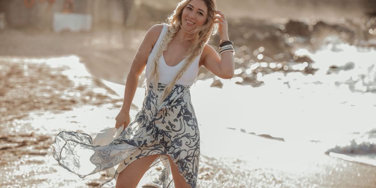 Nergis Kılıç “Bal Dudak” şarkısıyla müzik dünyasına ilk adımı attı