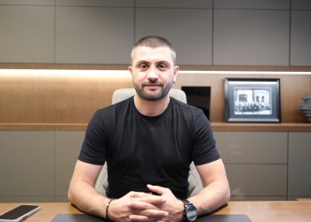 Ünlü saç ekim uzmanı Nihat Tüney; Saç dökülmesi olanlara Mezoterapi öneriyor