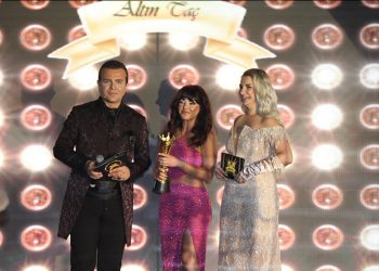 Sinem Umaş başarısını yılın en başarılı iş kadını ödülü ile taçlandırdı.