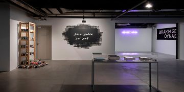 Agah Uğur koleksiyon seçkisi “Bedenin Mücadele Alanındır” sergisi sanatseverlerle buluştu