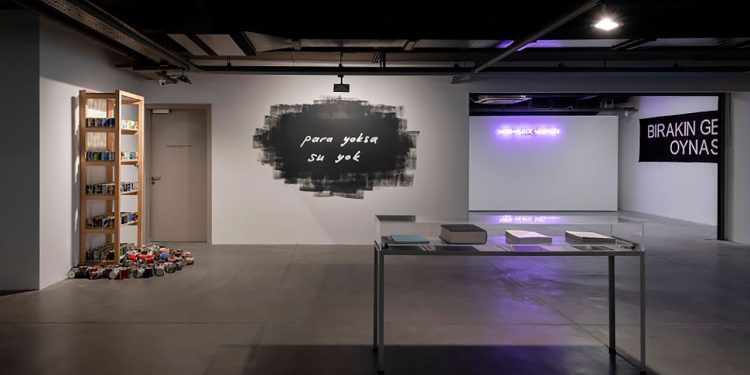 Agah Uğur koleksiyon seçkisi “Bedenin Mücadele Alanındır” sergisi sanatseverlerle buluştu