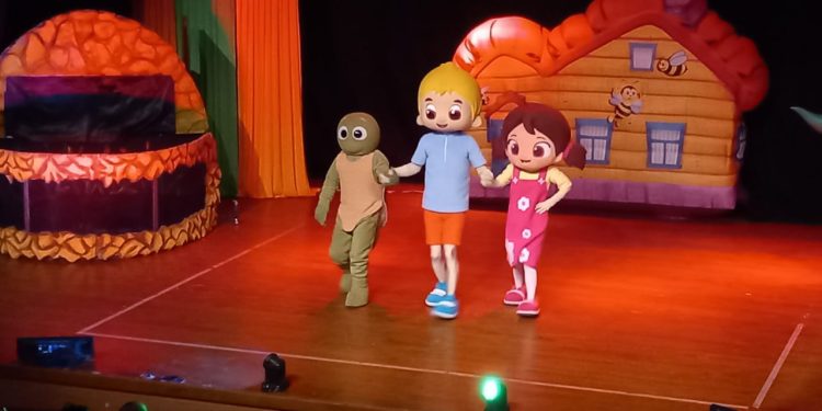 Niloya ve arkadaşları Adana’ya geliyor