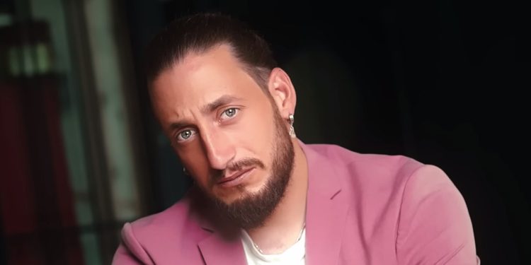 Özgürcan Bekler “Yarım Kalmalı” adlı şarkısını müzikseverlerle buluşturdu