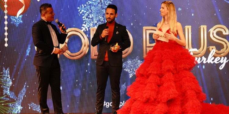 Yılın En İyi Çıkış Yapan Tatlı ve Lokum Markası ödülünü Lokumların Efendisi olarak bilinen ünlü fenomen Burak Akyürek aldı.