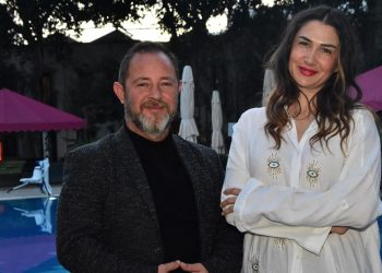 Cem Yılmaz’ın Bodrum’daki yeni eğlence mekanında Nilay Dorsa sahne aldı