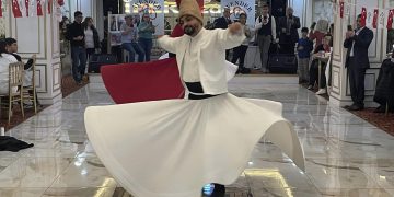 Avcılar Engelliler Derneğinin düzenlediği iftar yemeğine özel bireyler ve aileleri ile birlikte oruç açmanın keyfini yaşadılar