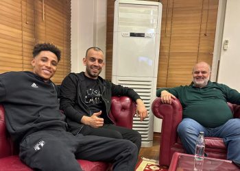 İş insanı Zeki Yüksel derbi galibiyetini Gedson ile kutladı