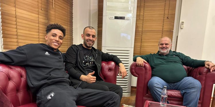 İş insanı Zeki Yüksel derbi galibiyetini Gedson ile kutladı