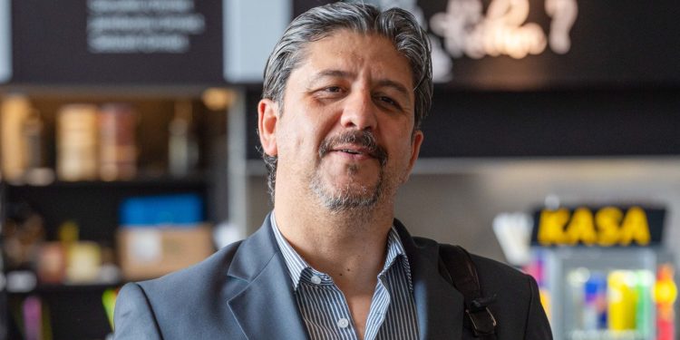 Özel Etiler Hastanesi Medikal Direktörü Prof. Dr. Alper Çelik, sağlıklı yaşam yolculuğunda obeziteyle mücadele rehberi hakkında önemli açıklamalarda bulundu.