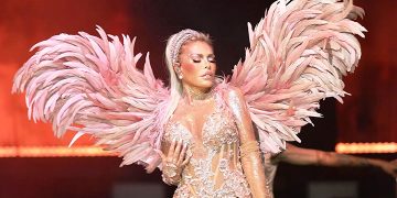 Süperstar Ajda Pekkan’da muhteşem Harbiye çıkarması