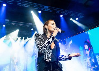 Sıla dün gece Harbiye Açık Hava Sahnesini salladı