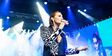 Sıla dün gece Harbiye Açık Hava Sahnesini salladı