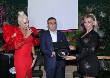 Otizmli bireylere destek amaçlı Farket Müzik TV Ltd. Şti.’nin lansman gecesine ünlü yağmuru