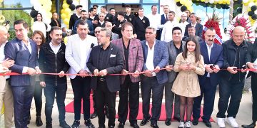 Özikizler Künefe Silivri şubesinin açılışına ünlü isimler yoğun ilgi gösterdi