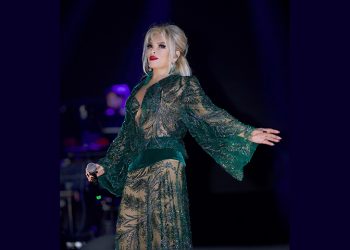 Soğuk hava Ajda Pekkan sevgisine engel olmadı