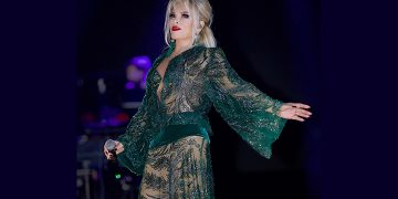 Soğuk hava Ajda Pekkan sevgisine engel olmadı