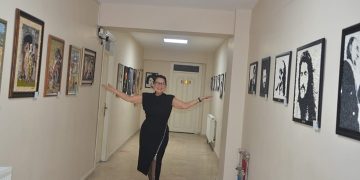 “Çakıl Taşları” eğitime burs oldu