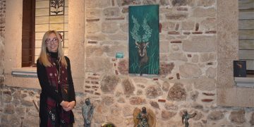 Elif Onaran şiirleriyle heykellerine hayat vermeye devam ediyor