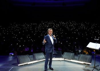 Erol Evgin soğuk bir kış gecesinde Ankara’yı ısıttı