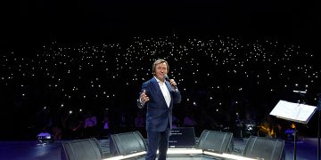 Erol Evgin soğuk bir kış gecesinde Ankara’yı ısıttı