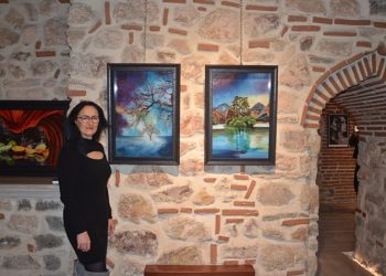 Rabiye Alpcan unutulmaya yüz tutmuş cam altı sanatını sanat severlerle buluşturuyor