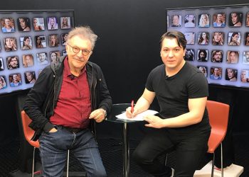 Raif Akyüz bu haftada Türk tiyatrosunda ilklere imza atan duayen sanatçı Tamer Levent’i ağırladı