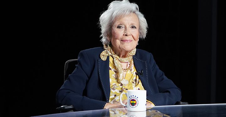 Türk sanat müziğinin duayen sanatçısı Nesrin Sipahi vefat etti