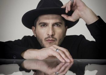 Emre Dönmez’in yeni single çalışması “Onlar Değil” ile müzik dünyasında yankı uyandırdı