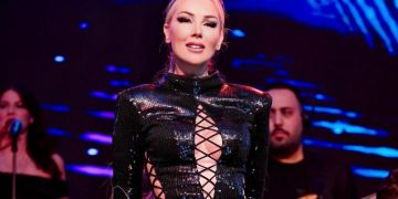 Petek Dinçöz, yaz konserleriyle göz kamaştırıyor