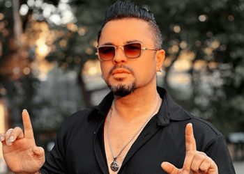 Kadir Baş’tan “Tam Bi Manyak”