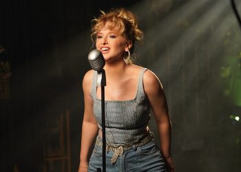 Beste Hürdoğan’dan iddialı tekli “Şans Yüzüme Gülsün”