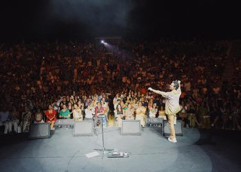 Buray Kuşadası ve Ayvalık’ta unutulmaz iki konsere daha imza attı