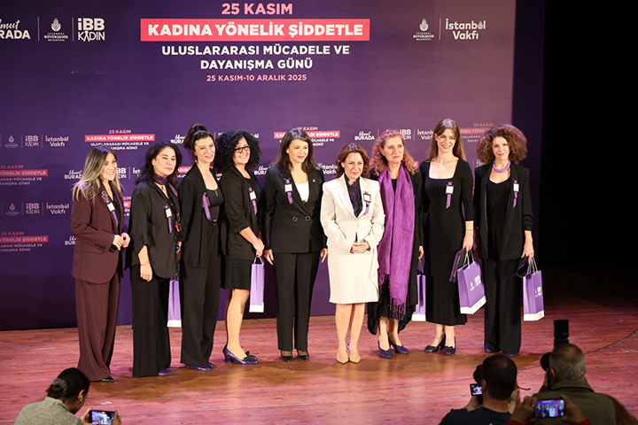 Şehir Tiyatroları kadına yönelik şiddete karşı etkinliklerle kadınların yanında durmaya devam ediyor.