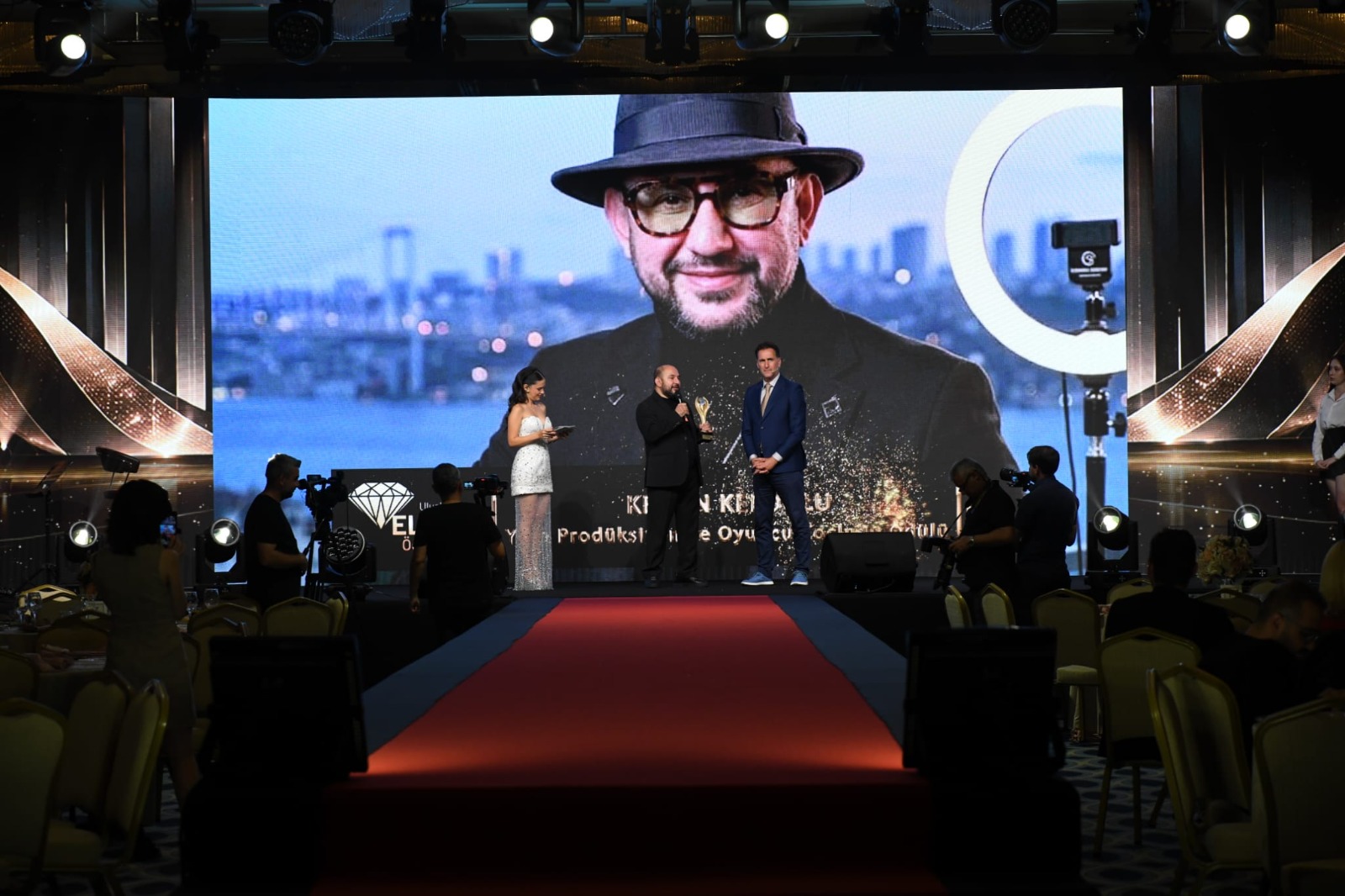 Kenan Keloğlu’na “Yılın Prodüksiyon ve Oyuncu Koçluğu” Ödülü